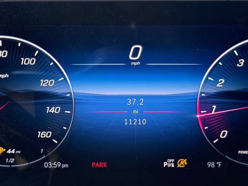Used 2025 Mercedes-Benz GLC 300 image 33
