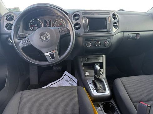Used 2017 Volkswagen Tiguan S image 10