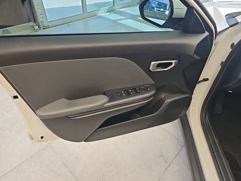 Used 2025 Kia K4 LXS image 13