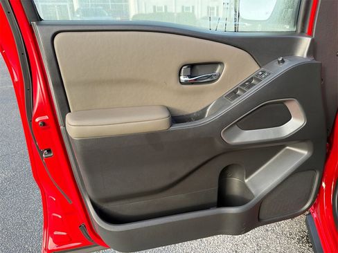 Used 2022 Nissan Frontier SV image 10