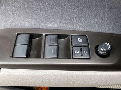 Used 2021 Toyota Camry LE image 28