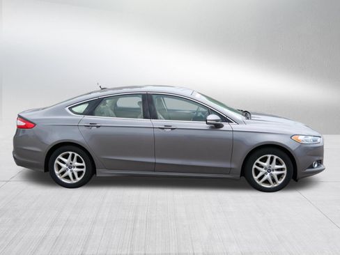 Used 2014 Ford Fusion SE w/ Equipment Group 202A FWD image 8