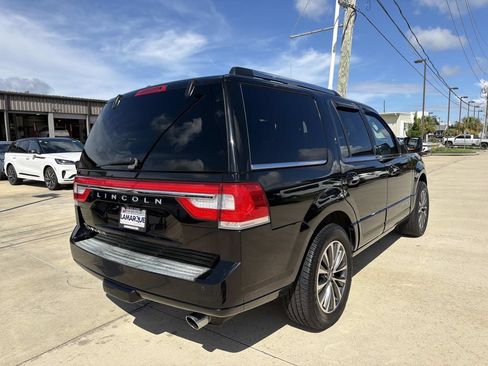 Used 2017 Lincoln Navigator Select RWD image 8