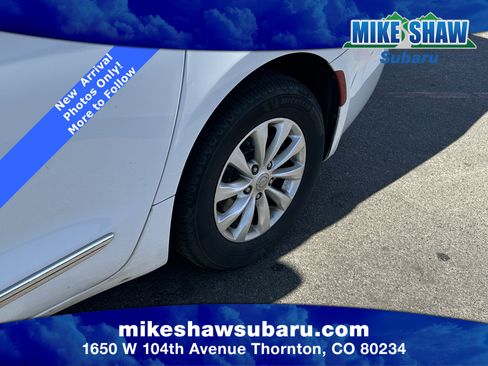 Used 2017 Chrysler Pacifica Touring-L image 28