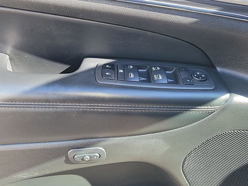 Used 2022 Jeep Grand Cherokee Limited w/ Tech Group image 11