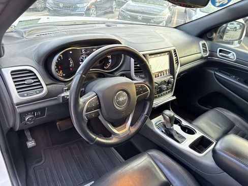 Used 2018 Jeep Grand Cherokee Limited image 19