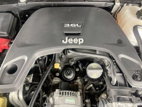 Used 2018 Jeep Wrangler Unlimited Sport S AWD/4WD image 29