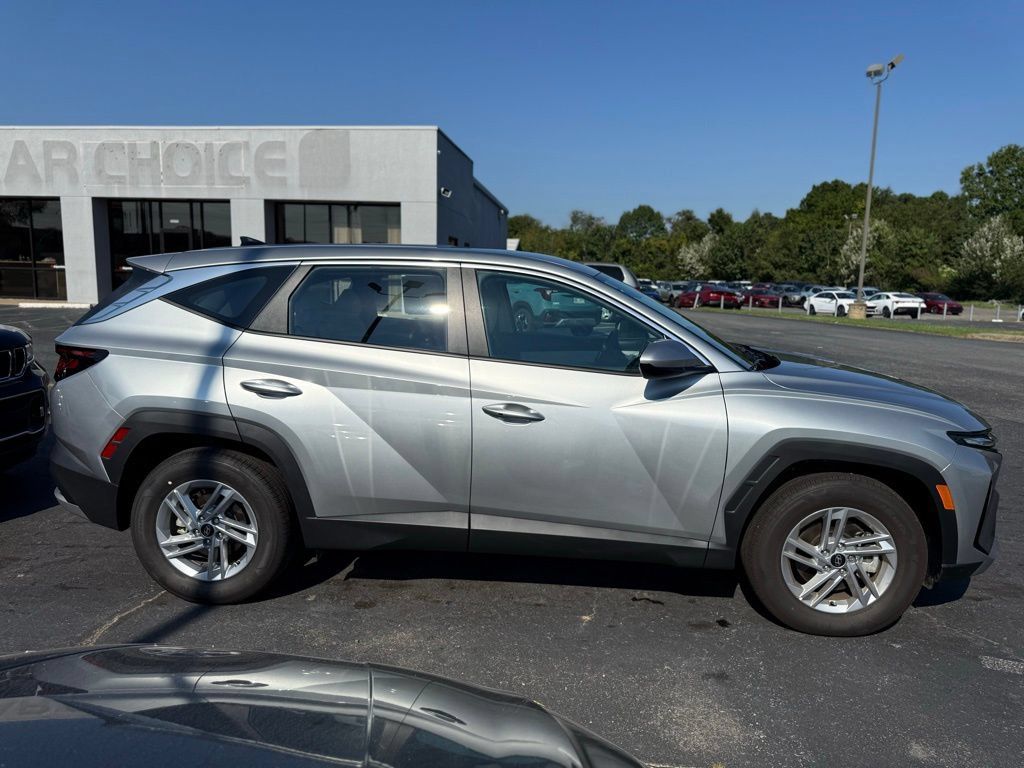 New 2025 Hyundai Tucson SE FWD image 8