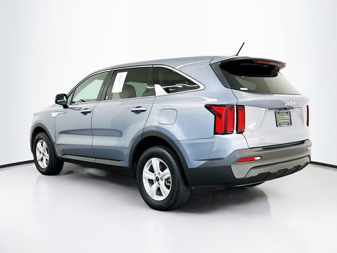 Used 2023 Kia Sorento LX image 5