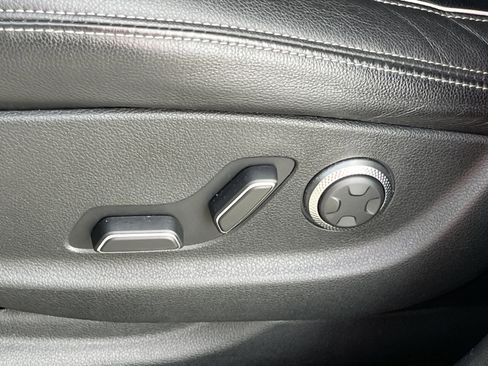 Used 2023 Genesis GV70 2.5T w/ Advanced Package image 14