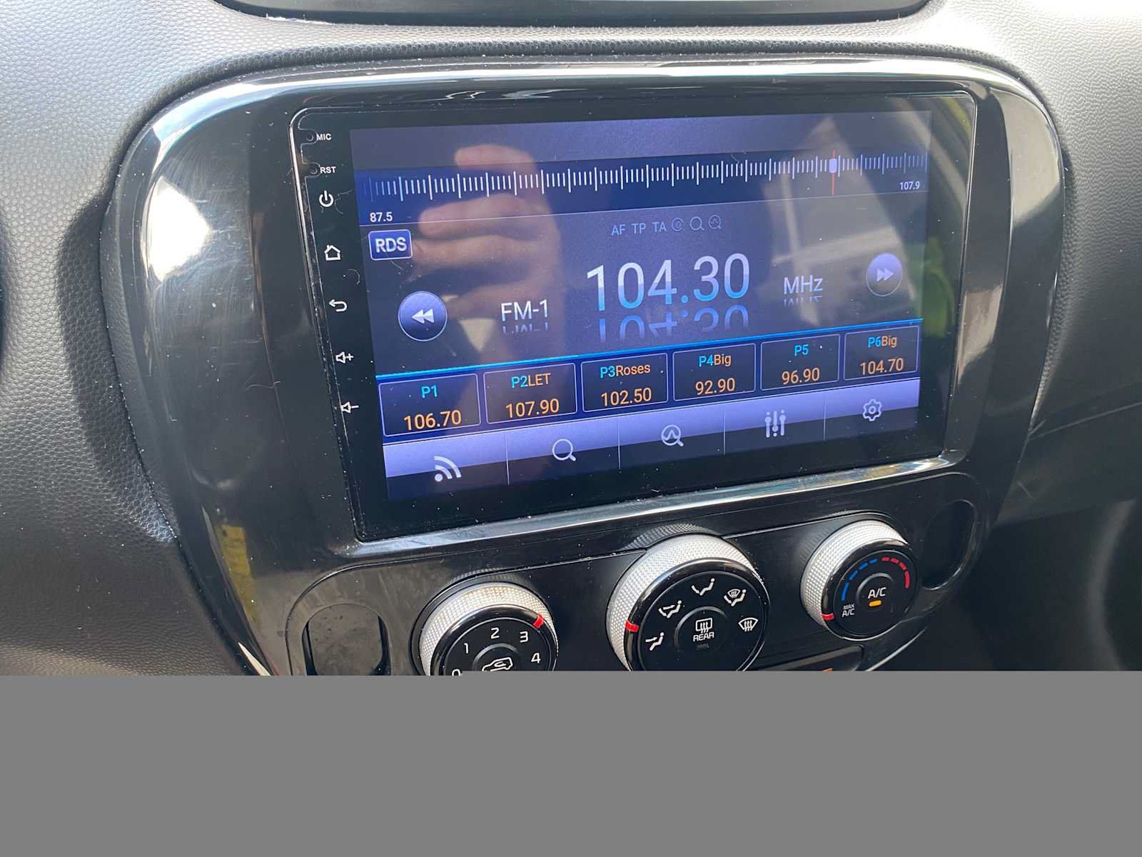 Used 2016 Kia Soul + FWD image 17