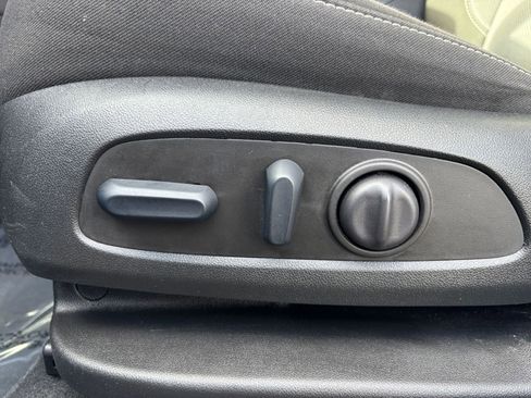 Used 2025 Chevrolet Blazer LT image 23