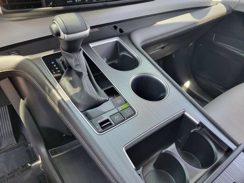 Used 2025 Toyota Sienna XLE w/ XLE Plus Package FWD image 16