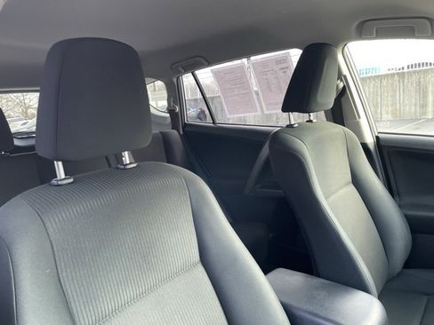 Used 2018 Toyota RAV4 LE image 28