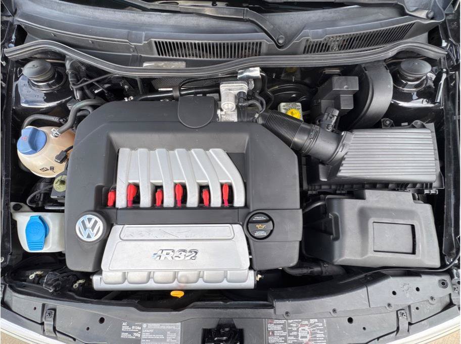 Used 2004 Volkswagen R32 AWD/4WD image 28