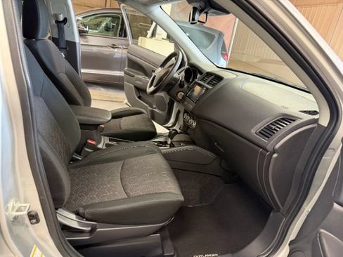 Used 2025 Mitsubishi Outlander Sport AWD image 30