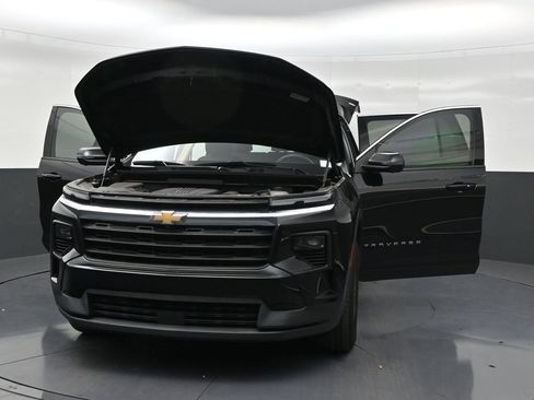 Used 2024 Chevrolet Traverse LS FWD image 25