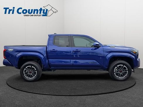 Certified 2025 Toyota Tacoma TRD Sport AWD/4WD image 8