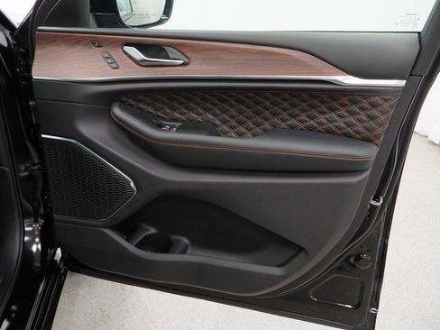 New 2025 Jeep Grand Cherokee Summit w/ Obsidian Package image 33