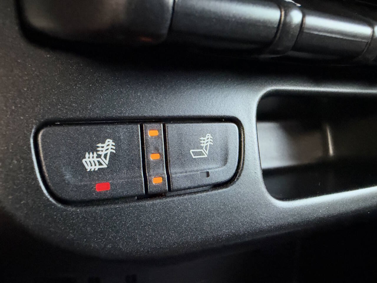 Used 2019 Chevrolet Colorado Z71 w/ Z71 Midnight Edition AWD/4WD image 6