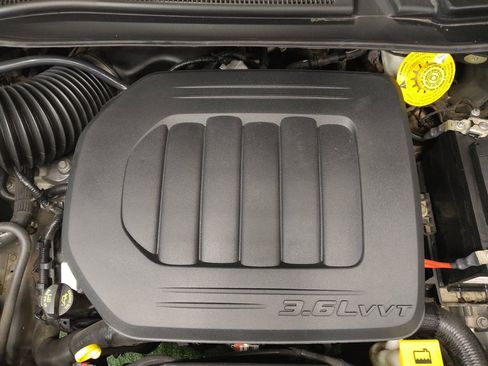 Used 2020 Dodge Grand Caravan SXT image 30