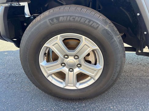 Used 2022 Jeep Wrangler Sport image 27