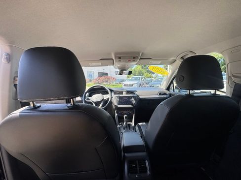 Used 2023 Volkswagen Tiguan SE AWD/4WD image 26