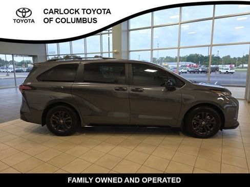 Used 2025 Toyota Sienna XSE w/ XSE Plus Package AWD/4WD image 6