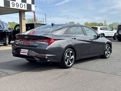 Used 2023 Hyundai Elantra Limited FWD image 7