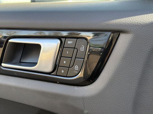 Used 2023 Porsche Cayenne AWD/4WD image 41