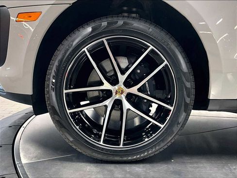 New 2026 Porsche Macan image 11