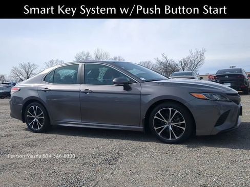 Used 2019 Toyota Camry SE w/ Convenience Package image 2
