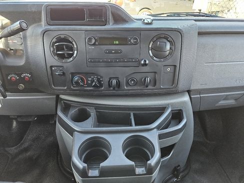 Used 2014 Ford E-250 and Econoline 250 w/ Power Group image 34