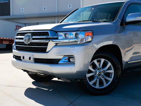 Used 2017 Toyota Land Cruiser image 39