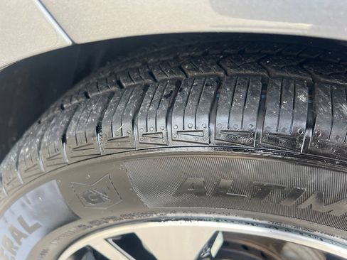 Certified 2022 Nissan Sentra SV FWD image 41