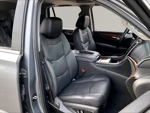 Used 2020 Cadillac Escalade Luxury image 20