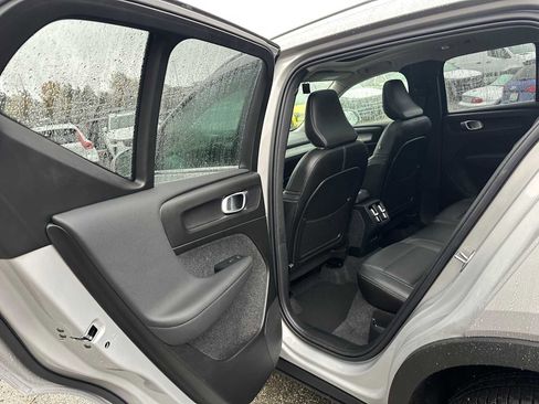 Used 2025 Volvo XC40 B5 Plus w/ Climate Package image 16