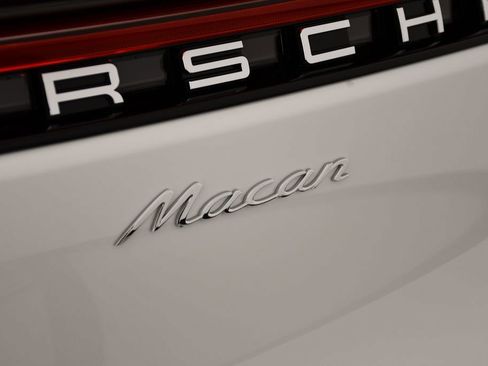 Used 2025 Porsche Macan image 9