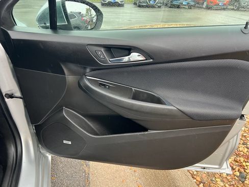 Used 2017 Chevrolet Cruze LT w/ Sun And Sound Package FWD image 21