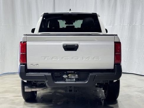 Used 2025 Toyota Tacoma SR image 5