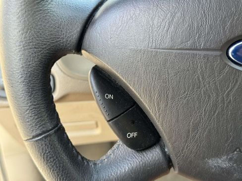 Used 2007 Ford Focus S FWD image 9