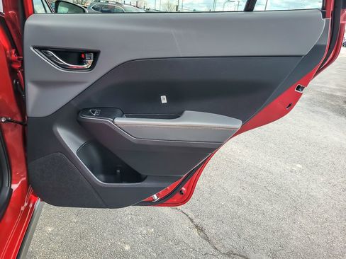 Certified 2025 Subaru Crosstrek 2.5i Limited w/ Crosstrek Mirror Package image 19