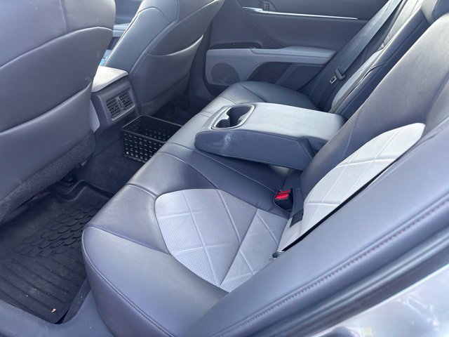 Used 2019 Toyota Camry XLE w/ Navigation Package FWD image 9