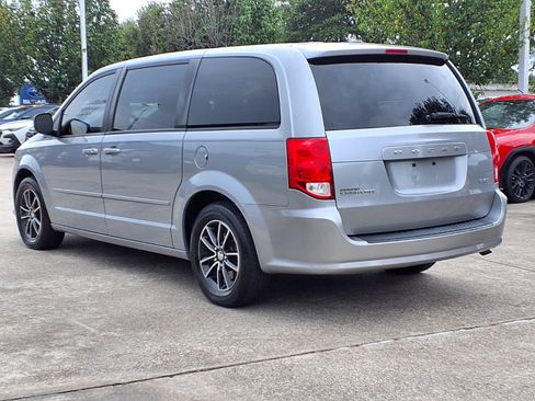 Used 2015 Dodge Grand Caravan SE w/ Quick Order Package 29E SE FWD image 3