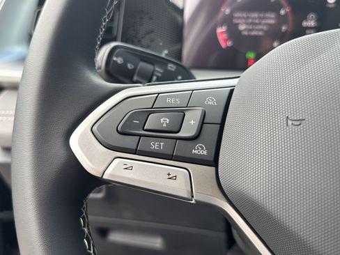 New 2026 Volkswagen Tiguan SE FWD image 31