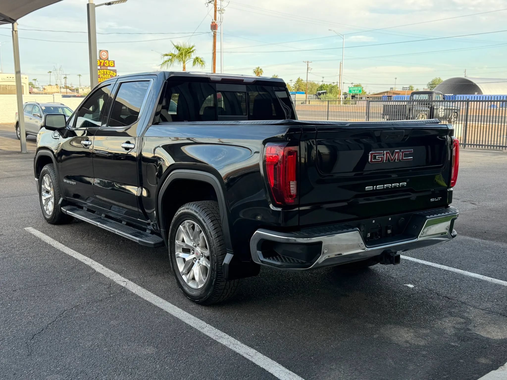 Used 2020 GMC Sierra 1500 SLT RWD image 4