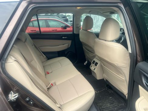 Used 2019 Subaru Outback 2.5i Limited AWD/4WD image 5