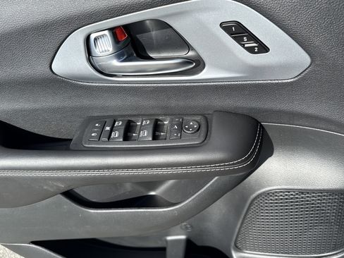 New 2026 Chrysler Pacifica Limited image 13