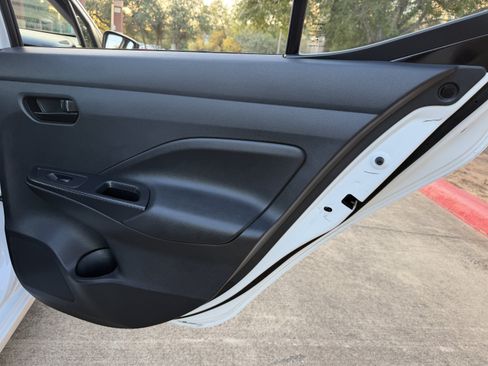 Used 2022 Nissan Versa S FWD image 12