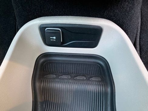 Used 2023 Chrysler Pacifica Touring-L FWD image 28